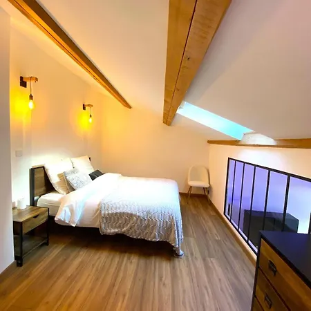 Mezzanine, Centre-ville Apartment