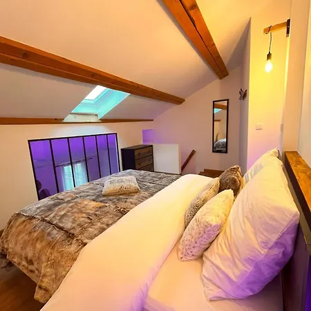 Mezzanine, Centre-ville Apartment *